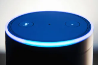 كيف تعمل أنظمة الصوت الذكية