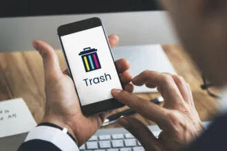 حذف بياناتك نهائيًا قبل بيع هاتفك القديم