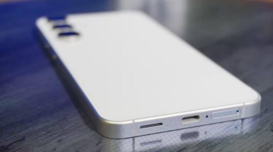 مواصفات البطارية ومنفذ USB-C لهاتف سامسونج جالكسي S25 FE
