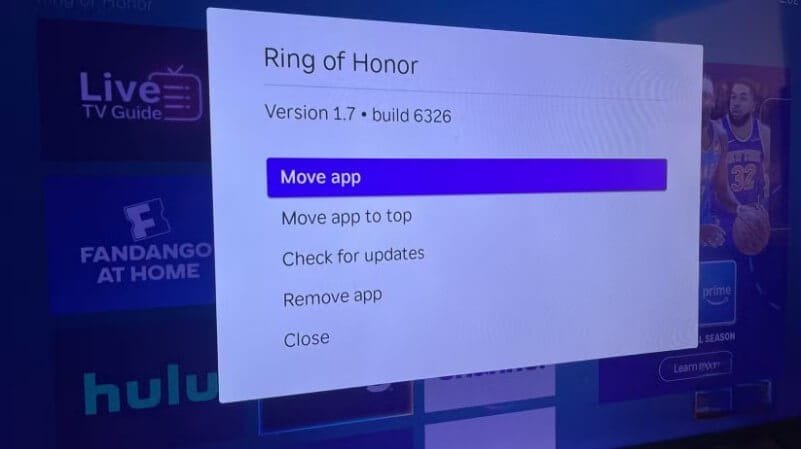 مستخدم يعيد ترتيب تطبيقات Roku على الشاشة الرئيسية لتخصيص واجهته حسب الاستخدام
