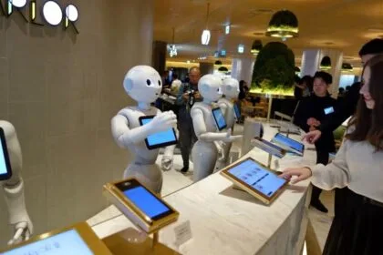 روبوتات الفنادق في الخليج