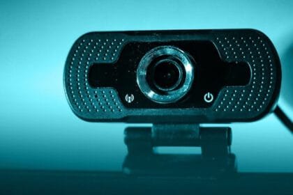 كيف يخترق الهاكرز كاميرا الحاسوب