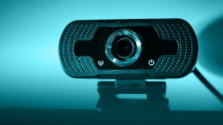 كيف يخترق الهاكرز كاميرا الحاسوب