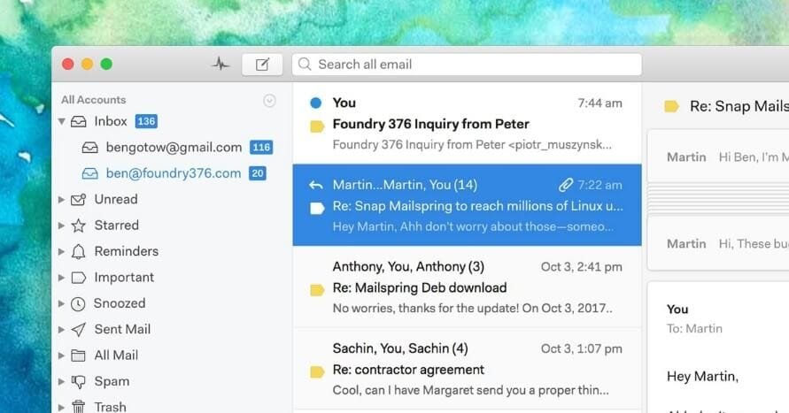 لقطة شاشة لتطبيق Mailspring على الكمبيوتر تعرض تصميمه العصري ووضعه الليلي الأنيق، ما يجعله بديلاً حديثًا وخفيفًا لبرنامج Outlook